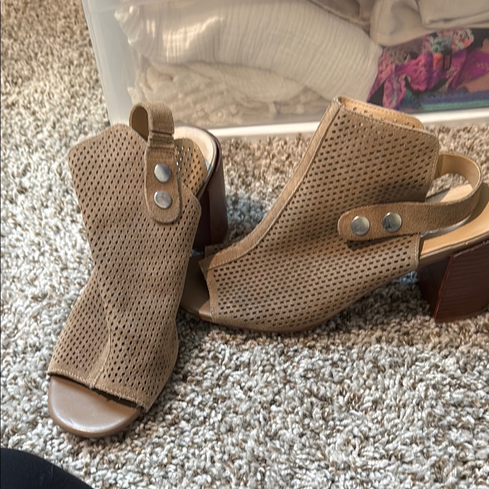 Stylish Tan Peep-Toe Women's Sandals